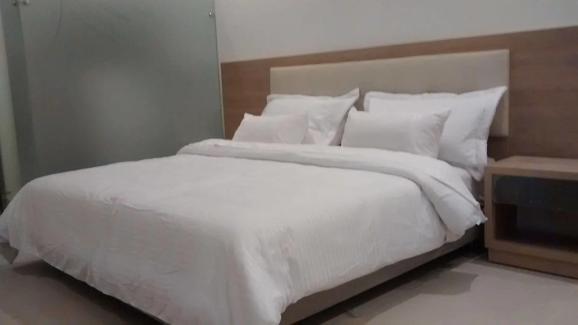 מדיין Hotel Dix