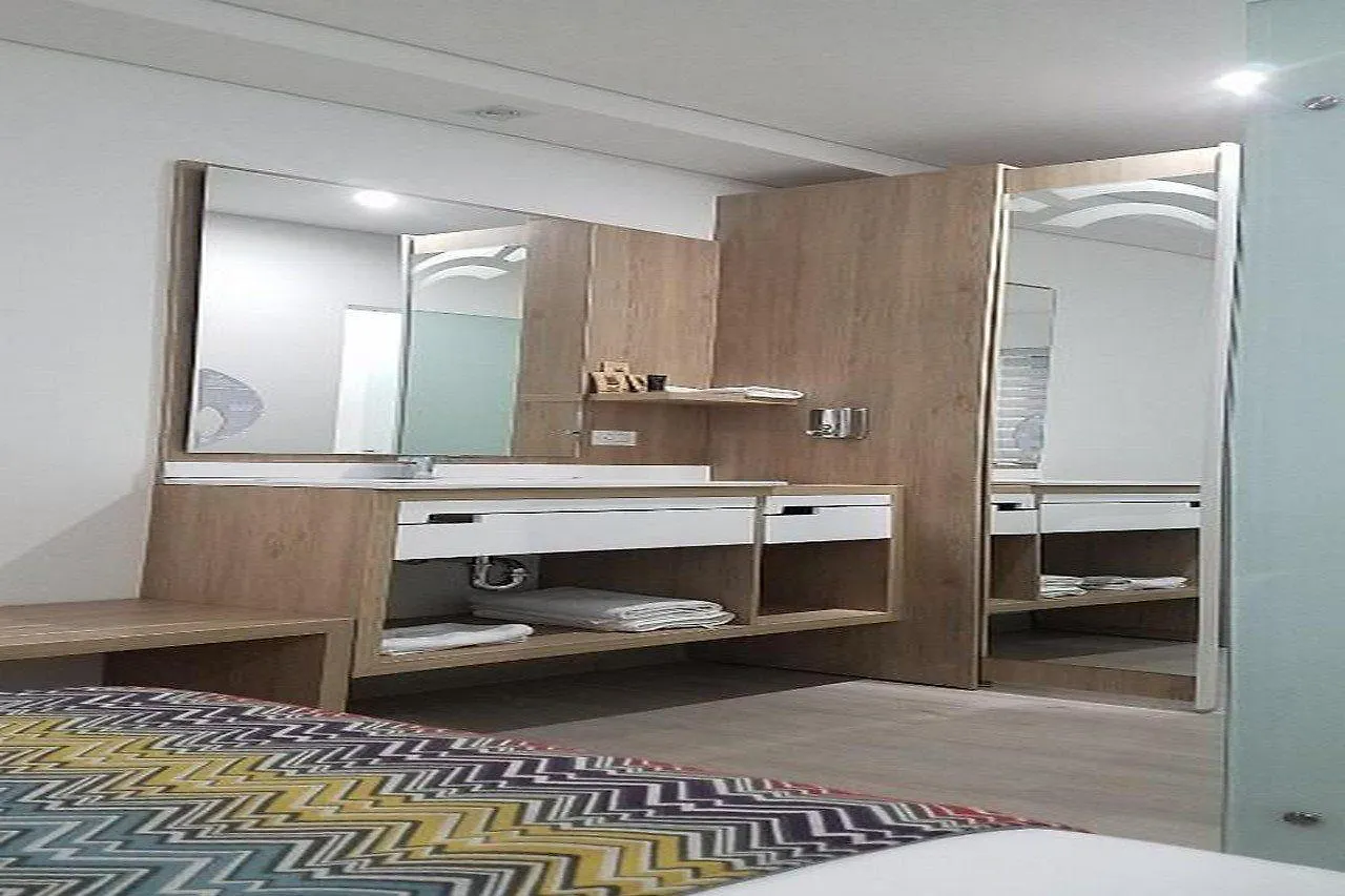 Hotel Dix Medellín 4*,
