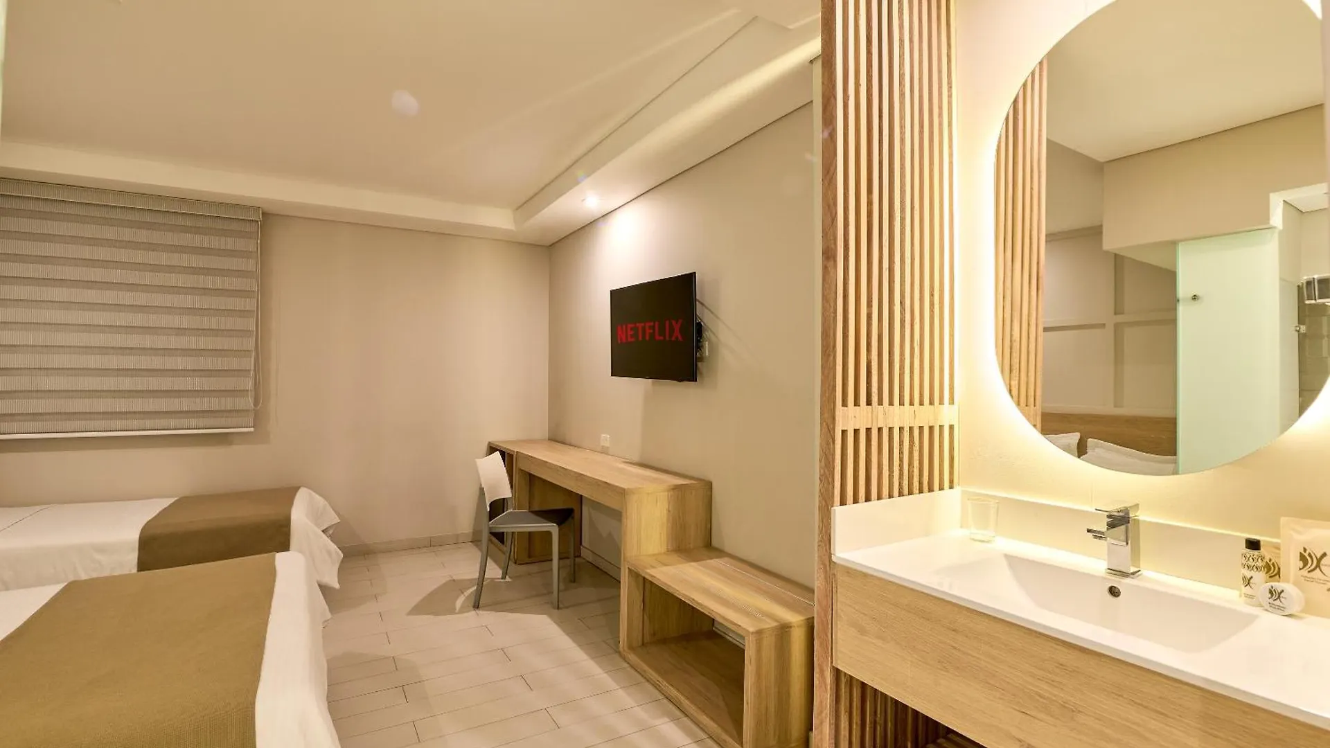 Hotel Dix Medellín 4*,