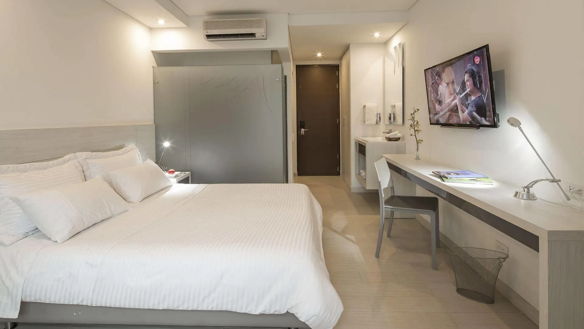 Hotel Dix Medellín 4*,